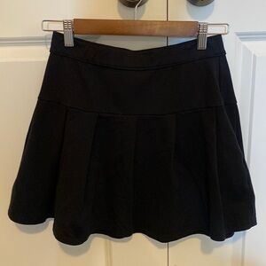 Holistor Black Pleated Skirt
